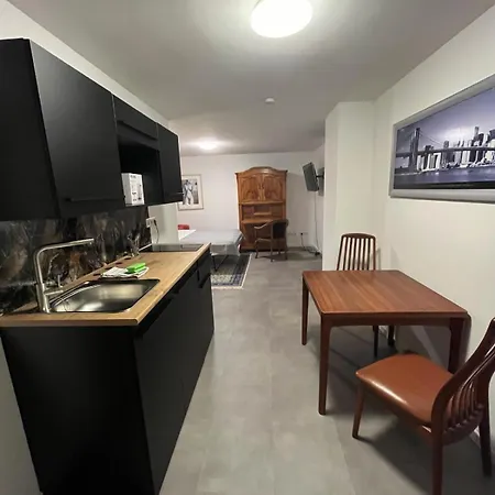 Centrales Hideaway Mit Aussicht Apartment *